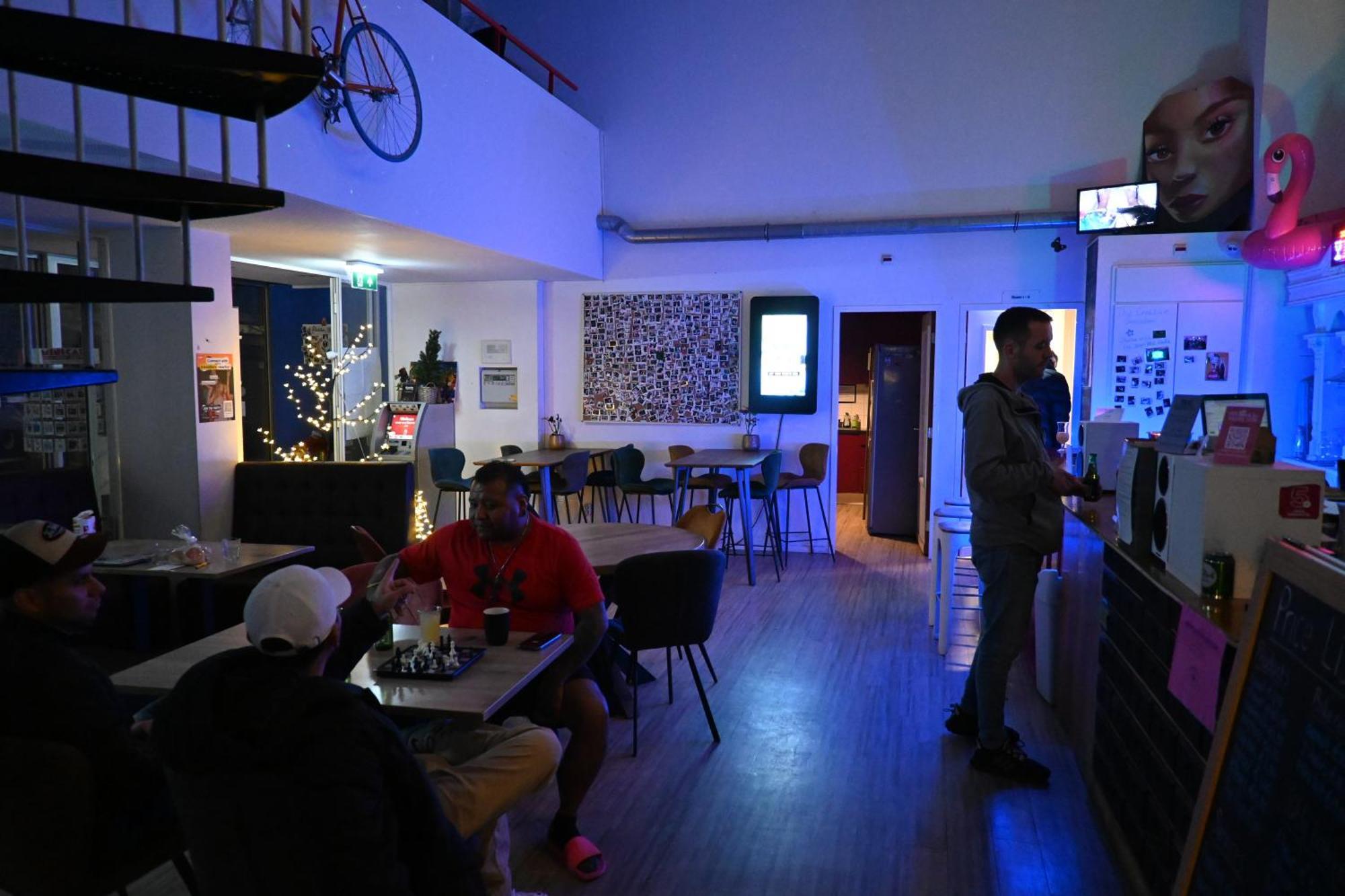 Dutchies Hostel Amsterdam Exterior photo