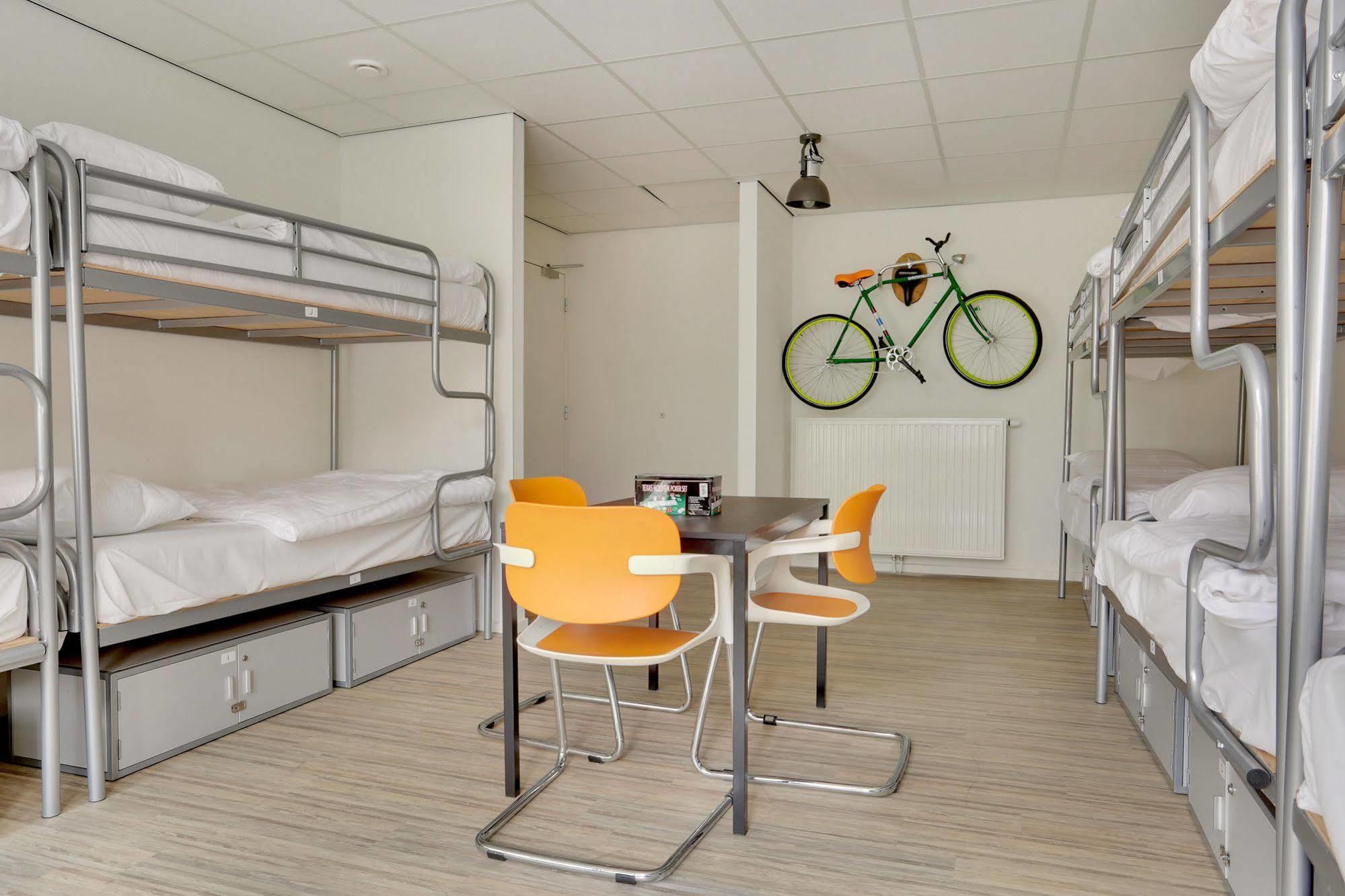 Dutchies Hostel Amsterdam Exterior photo